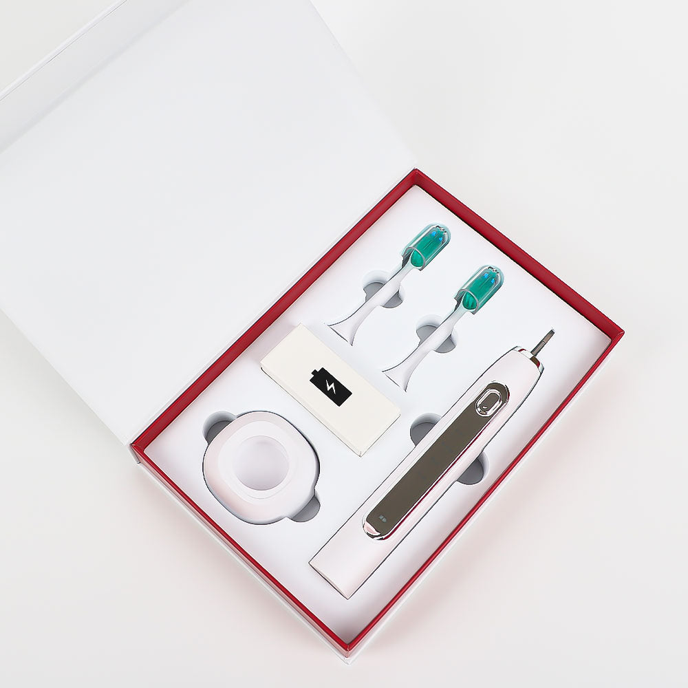 מברשת השיניים היחידה שמצחצחת ומלבינה בו-זמנית (דור 2)