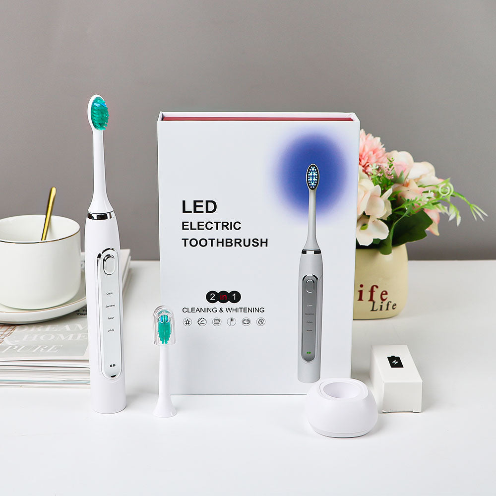 מברשת השיניים היחידה שמצחצחת ומלבינה בו-זמנית (דור 2)