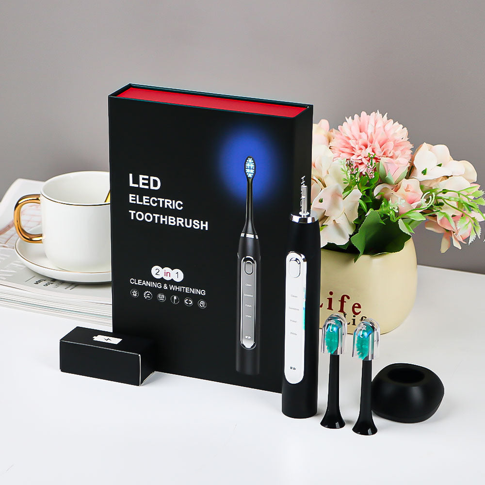 מברשת השיניים היחידה שמצחצחת ומלבינה בו-זמנית (דור 2)