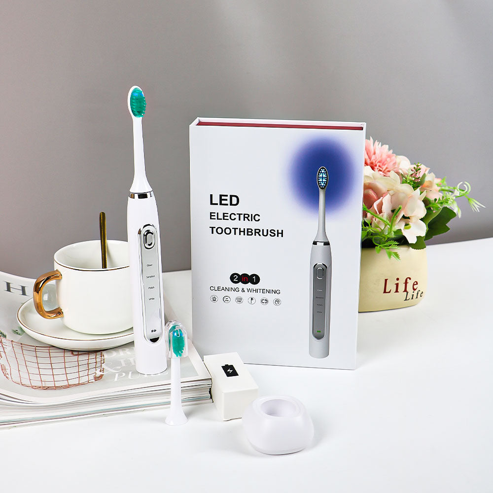 מברשת השיניים היחידה שמצחצחת ומלבינה בו-זמנית (דור 2)