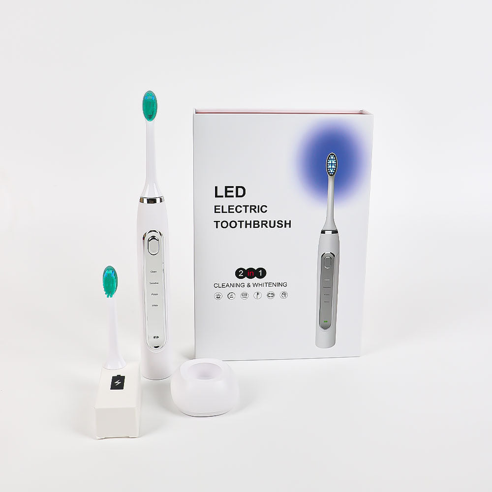 מברשת השיניים היחידה שמצחצחת ומלבינה בו-זמנית (דור 2)