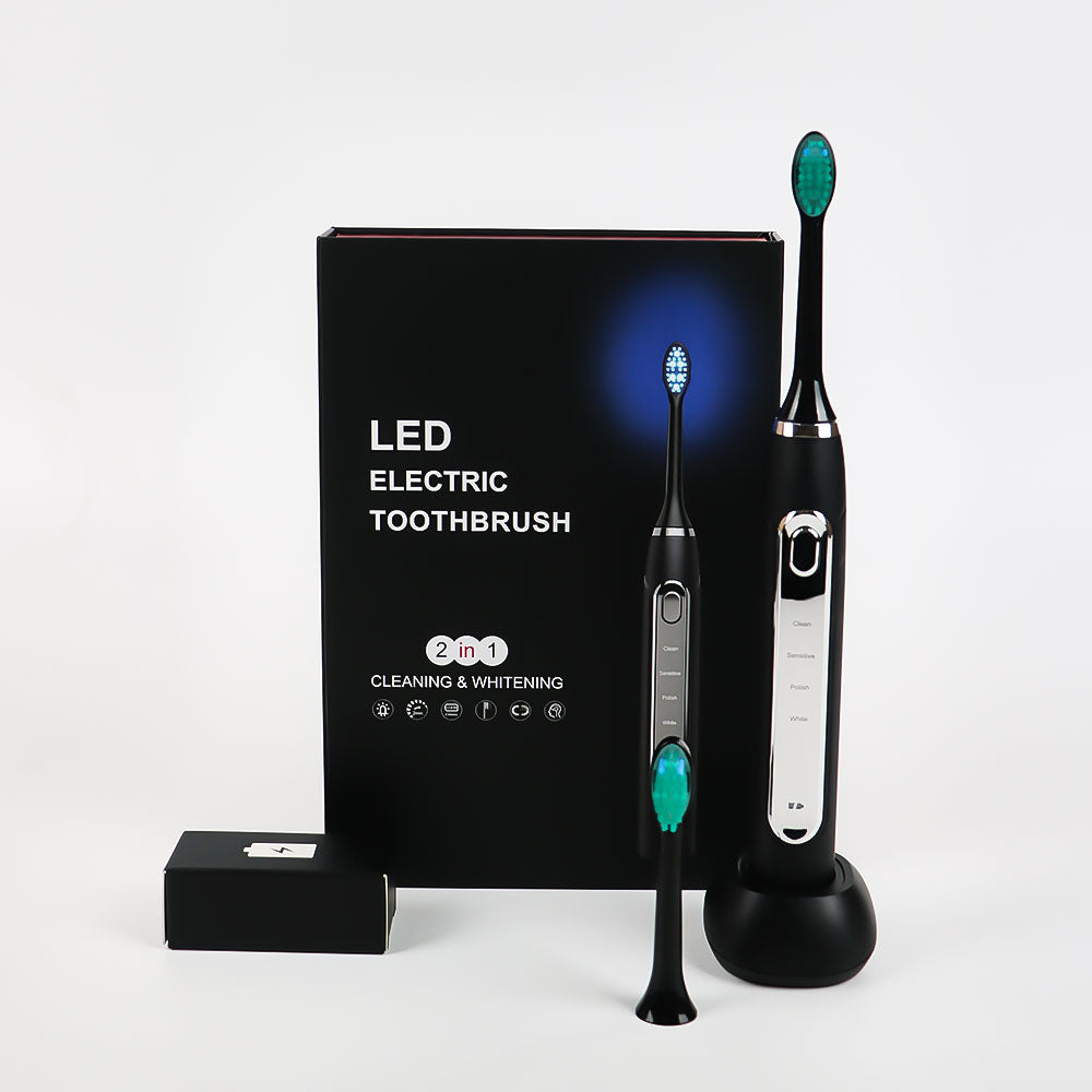 מברשת השיניים היחידה שמצחצחת ומלבינה בו-זמנית (דור 2)