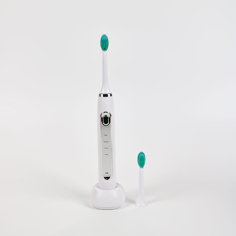 מברשת השיניים היחידה שמצחצחת ומלבינה בו-זמנית (דור 2)